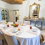 De La Chapelle 4*