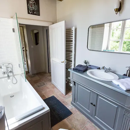 De La Chapelle Bed & Breakfast 4*
