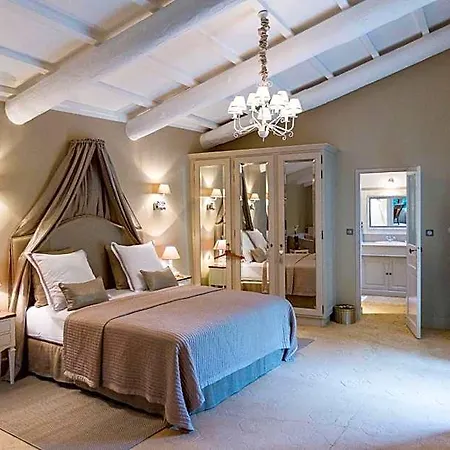 De La Chapelle Bed & Breakfast 4*